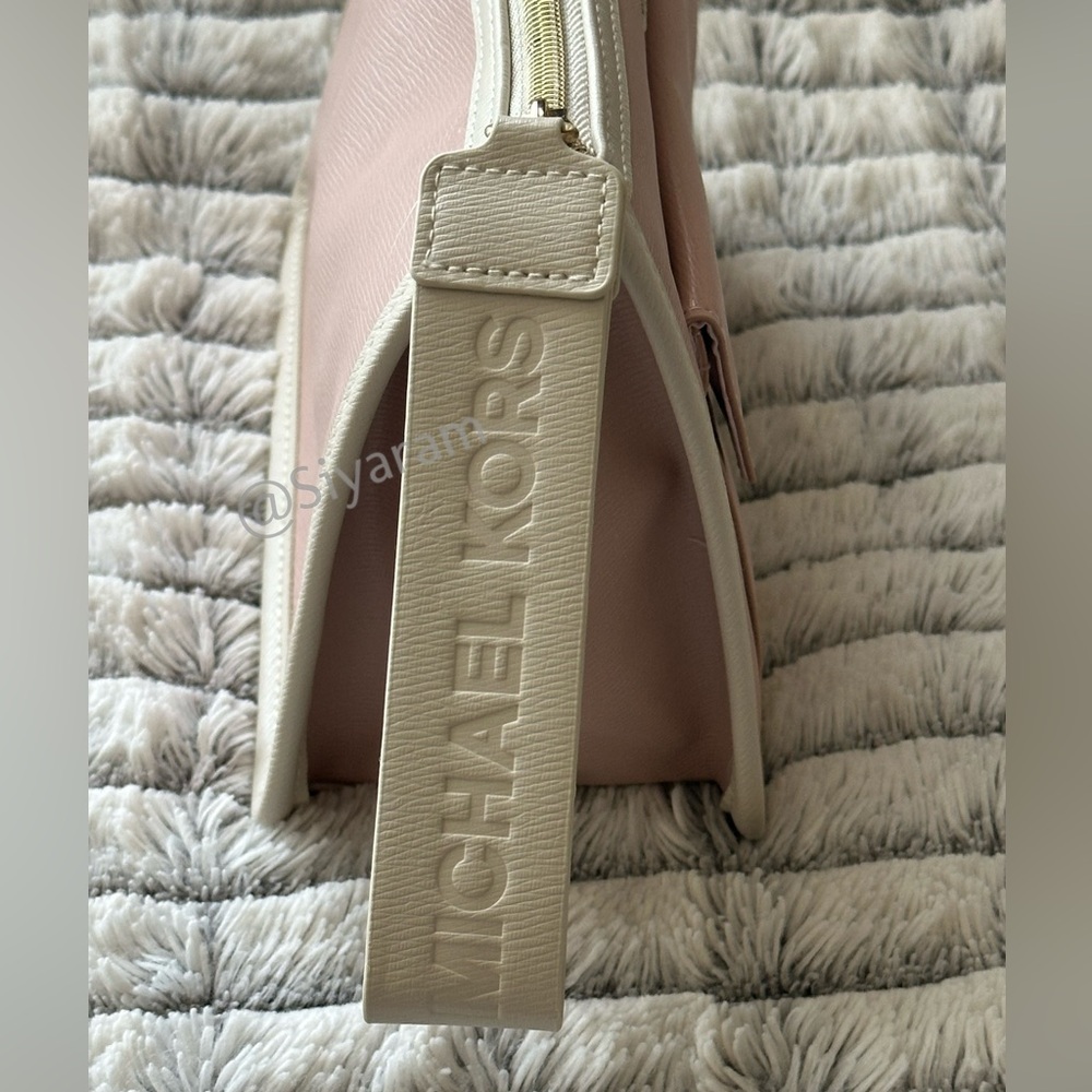 Michael Kors wristlet / cosmetic bag/ pouch - Picture 4 of 11